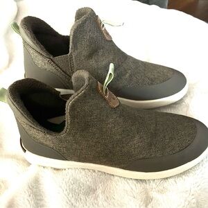 Lipoa Textured Slip-On Shoes